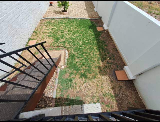 2 bed property to rent in VAN RIEBEECK PARK